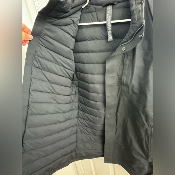 Lululemon Storm break Coat Insulated in black - Picture 7 of 15